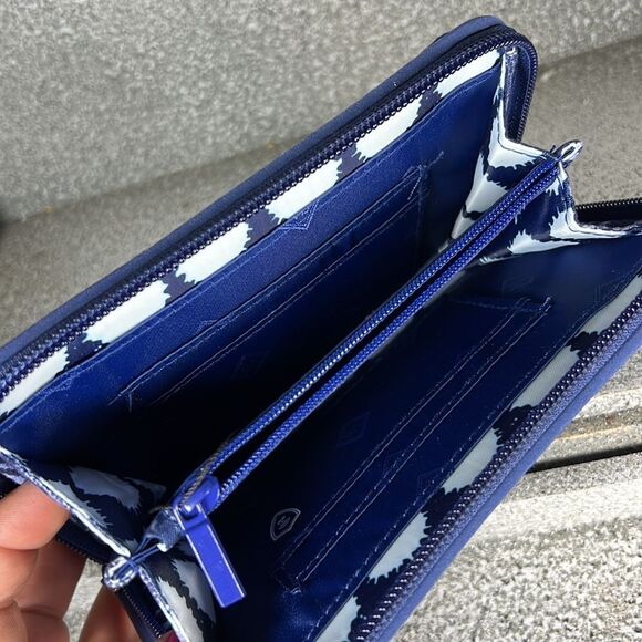 Vera Bradley ‘Indio’ RFID Wallet Wristlet - Picture 4 of 5